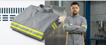 Imagem dividida: à esquerda, uma jaqueta cinza de proteção antichama dobrada com faixas refletivas amareladas; à direita, um homem de braços cruzados vestindo a mesma peça de uniforme em um ambiente industrial.
