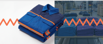 Composição visual mostrando à esquerda duas camisas profissionais dobradas em tons de azul com detalhes refletivos laranjas; à direita, ao fundo, pilhas de uniformes organizados nas prateleiras de um galpão industrial.